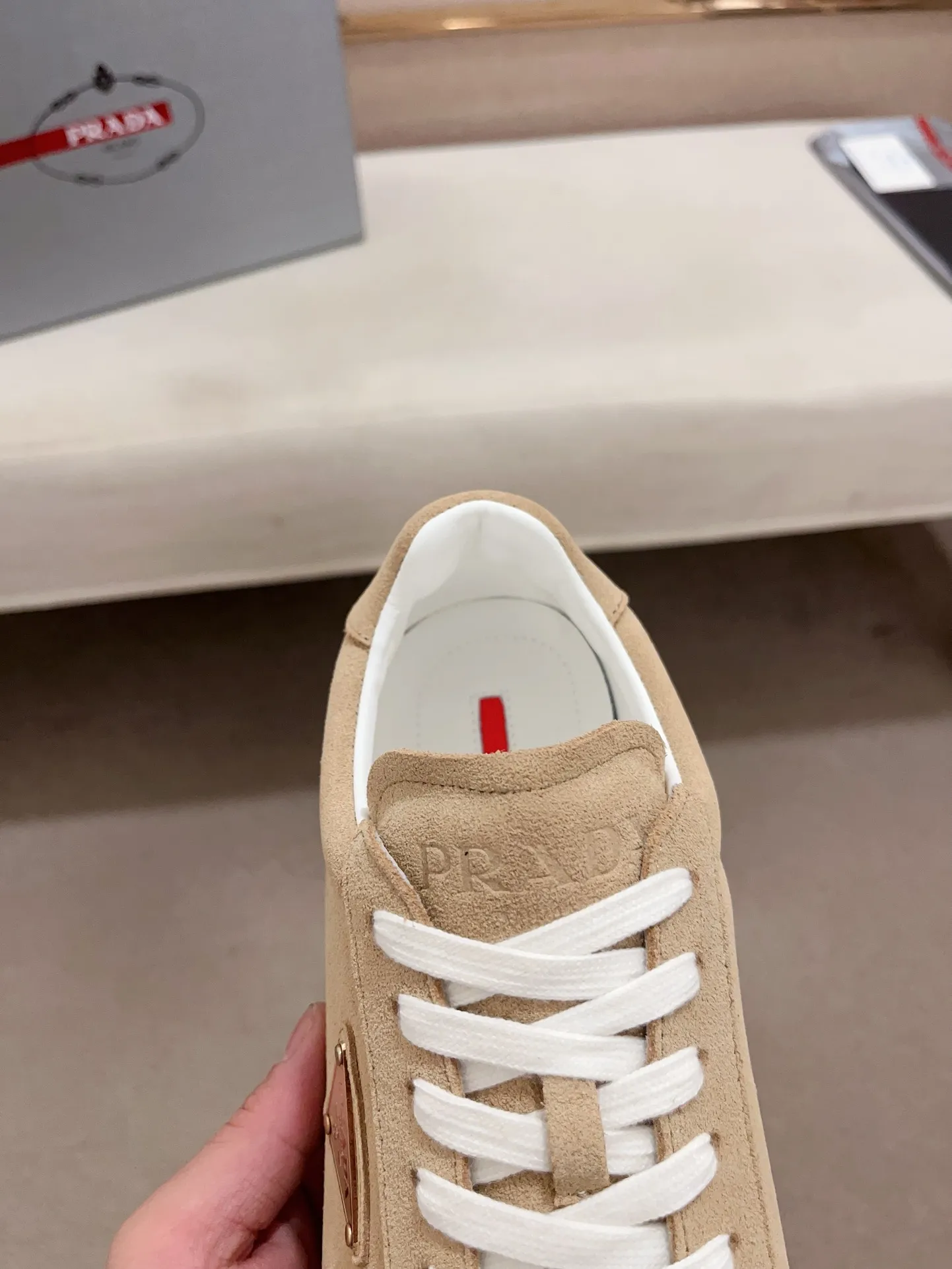 Men's Men's Shoes 💰 500💰 ✔️✔️✔️Higher version High-quality new PRADA (Prada) counters are launched simultaneously. The new men's shoes and 😘fabrics are made of high-tech glue-making technology. Lining: Full cowhide lining. 👍🏿 High-end ☄️ air-cushion molded anti-slip rubber outsole, exquisite lines, simple and elegant, comfortable and high-end for leisure travel. Code number: 38 to 44 (45 can be customized and cannot be returned or exchanged)